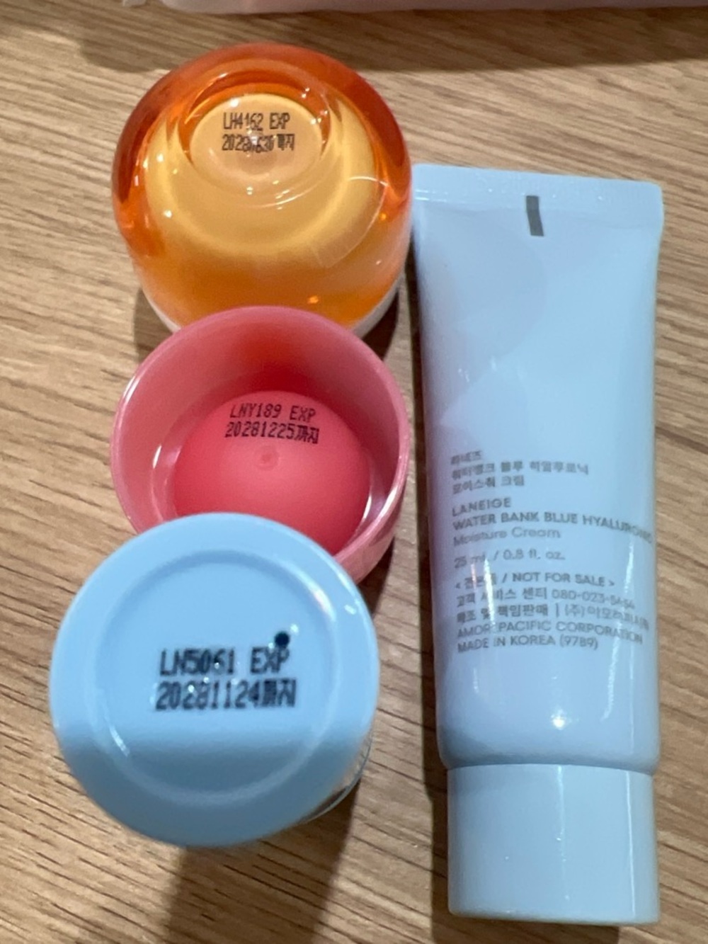 LANEIGE Pouch with vitamin C serum, Hydrogen serum, Moisturizer, Berry Lipmask - Picture 5 of 6